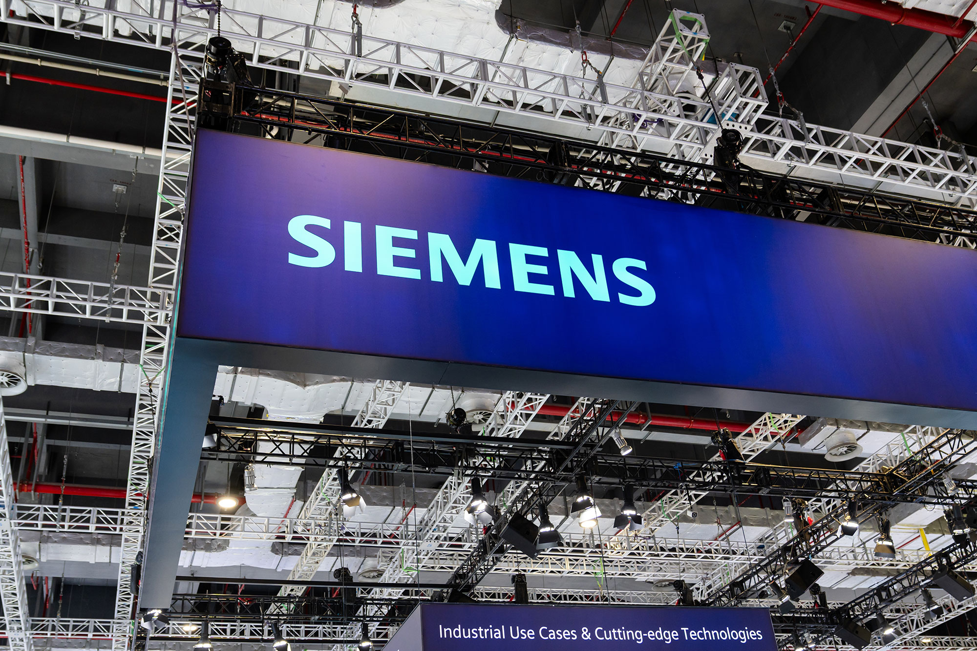 Redefiniendo la Eficiencia: Inteligencia y Automatización con Siemens Mendix